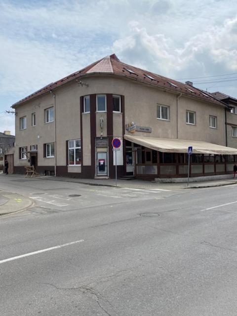 Laguna Ubytovanie Nemšová المظهر الخارجي الصورة